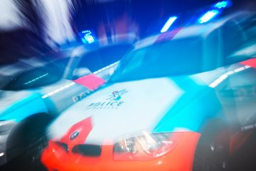 Polizei / Unbekannter Täter greift CFL-Beamten an, betrunkener Autofahrer rammt vier Fahrzeuge